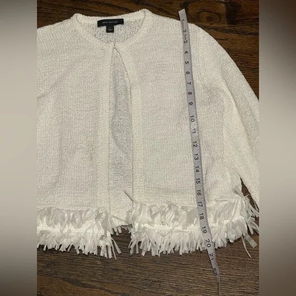 Ann Taylor elegant Cream Fringe Hem Cardigan size M - Picture 10 of 13